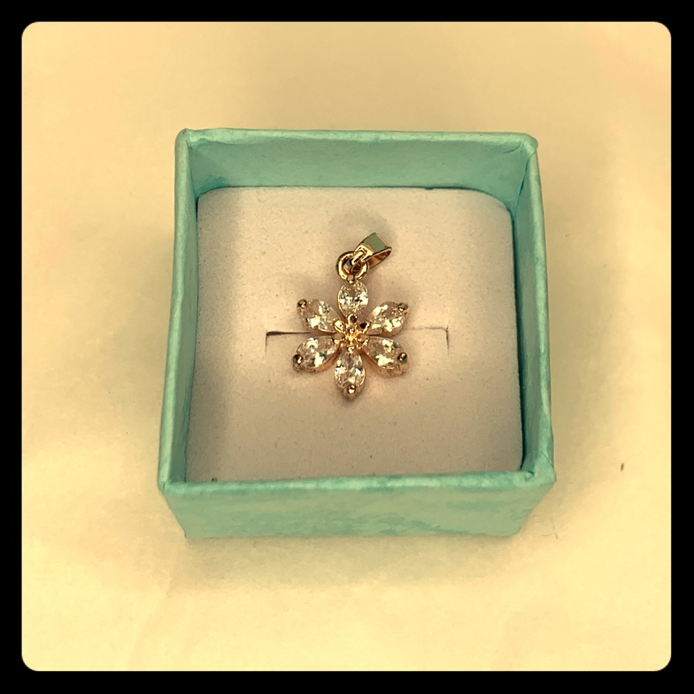 Flower Charm for necklace /Pendentif